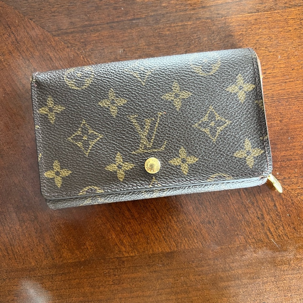 Authentic Louis Vuitton Monogram Wallet